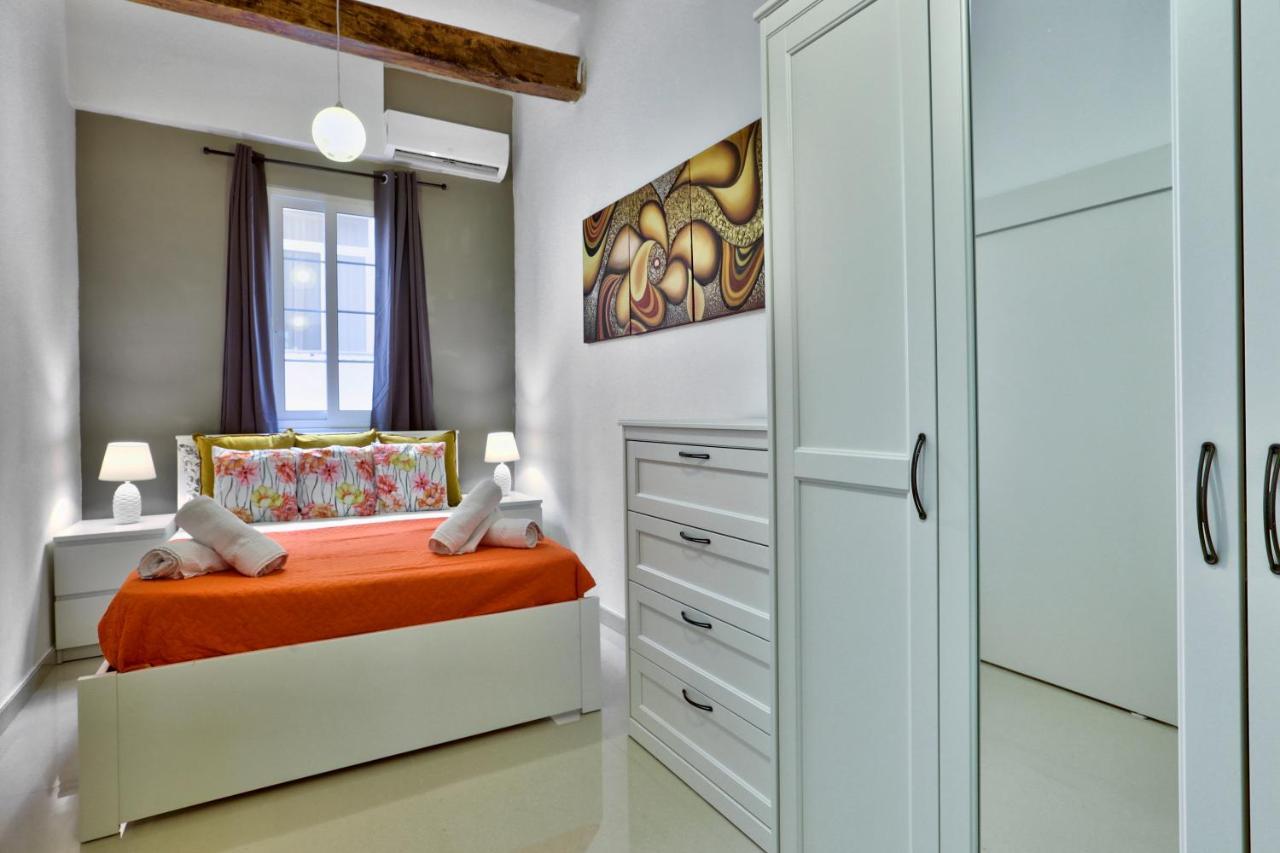 Charming Valletta 1 Bedroom Apartment Off Republic Street Sleeps 4 Eksteriør bilde