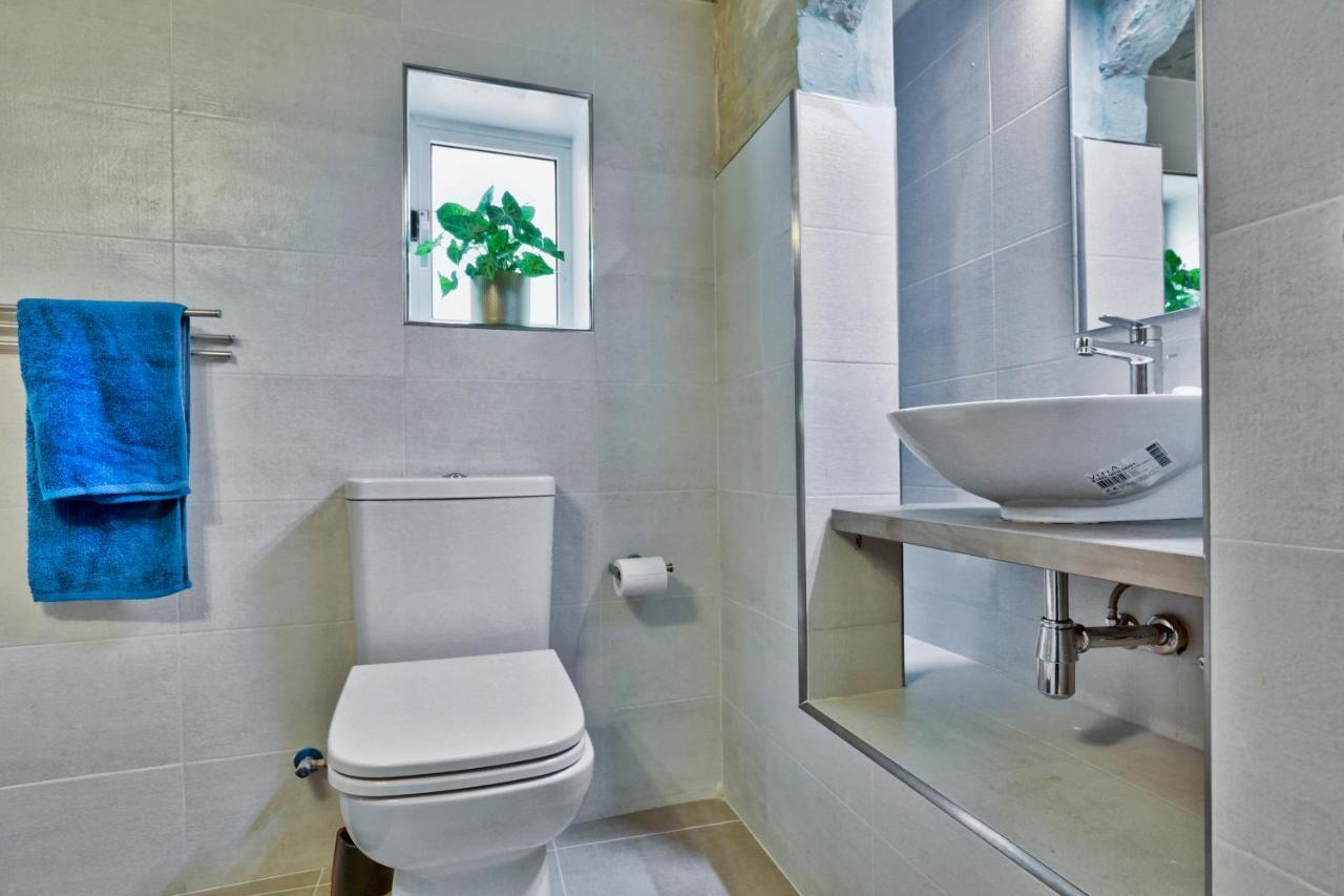 Charming Valletta 1 Bedroom Apartment Off Republic Street Sleeps 4 Eksteriør bilde